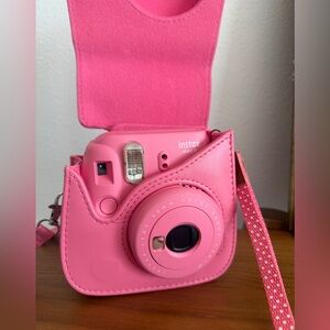 Fujifilm Instax mini  9 Vibrant Pink Camera with Carrying Case